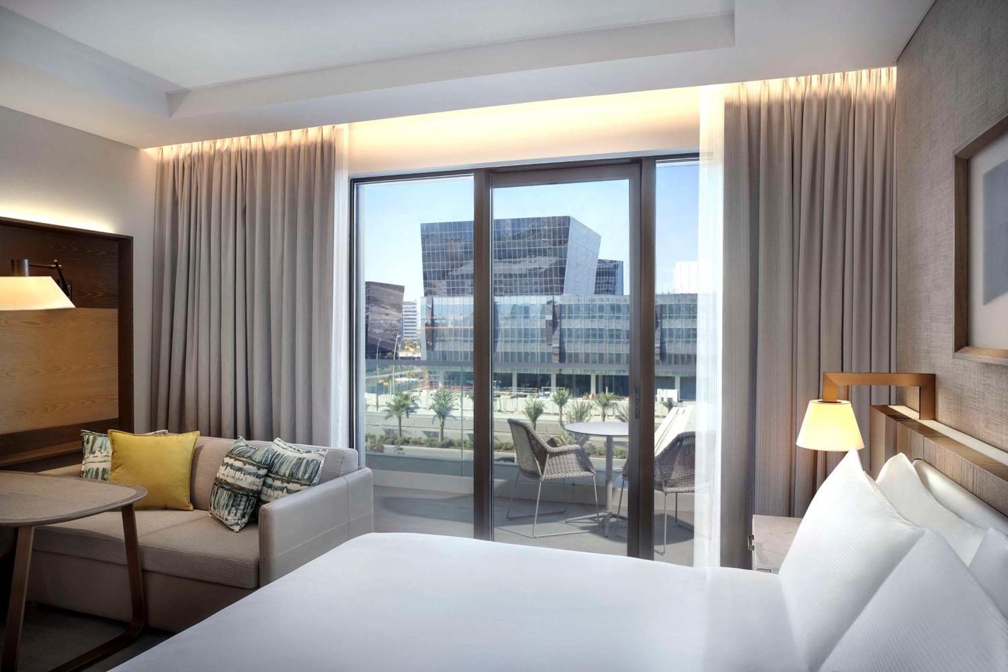 Hilton Yas Island Resort 5*